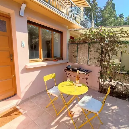 Charmant Studio Lavandou - 500M Plage Le Lavandou Exterior photo